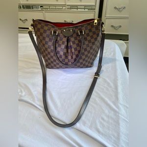 Checkered purse. Brown and dark brown used.